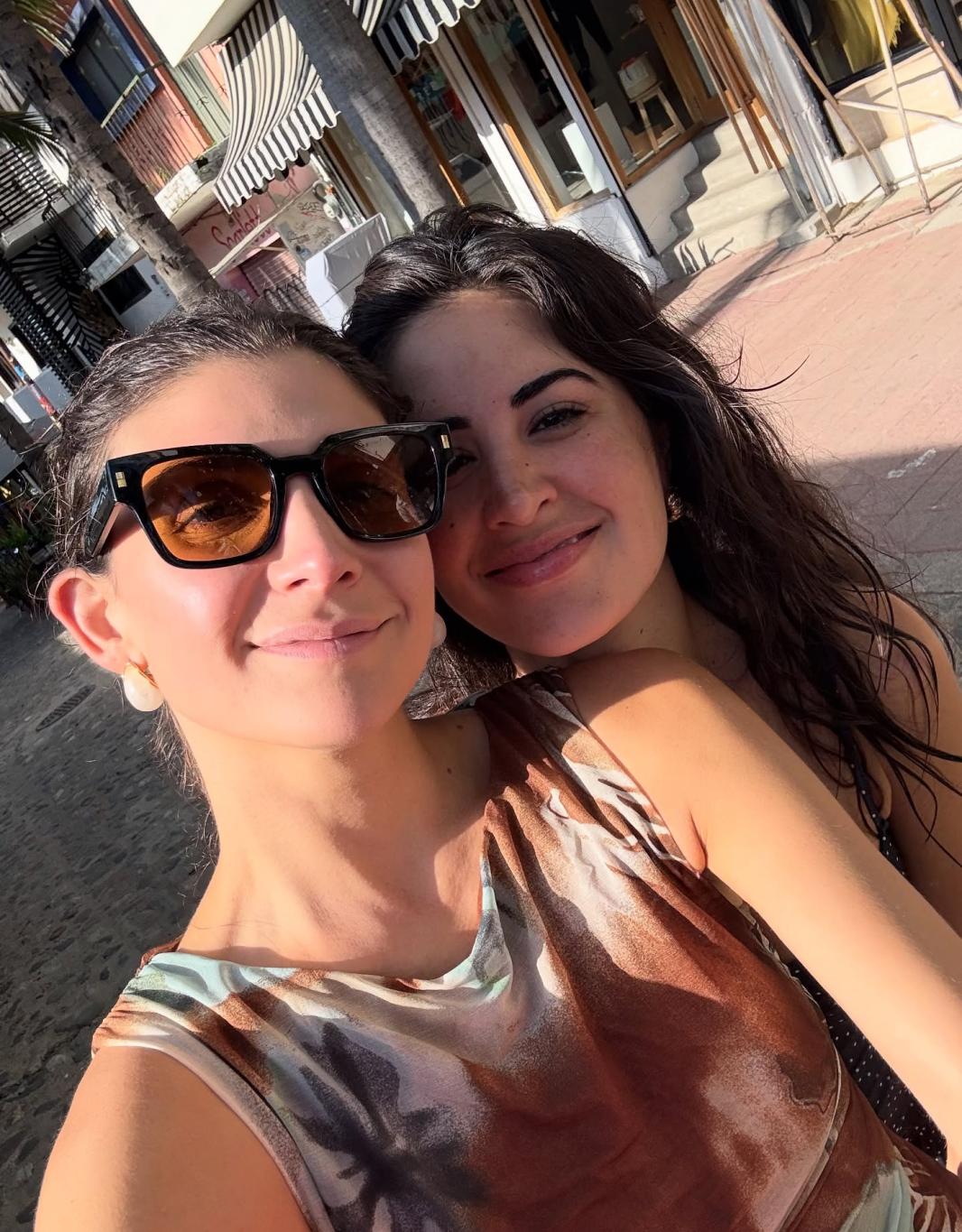 Джанет Каперна и Мишель Сание.
