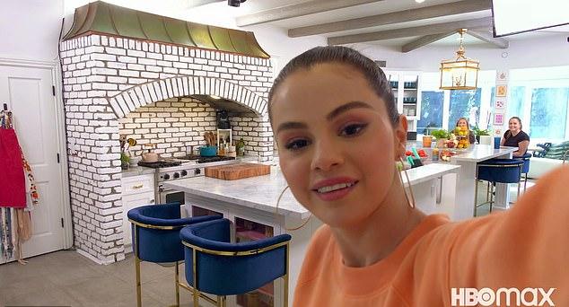 Селена Гомес выставила на продажу свою резиденцию в Энсино, Калифорния, за 6,49 миллиона долларов