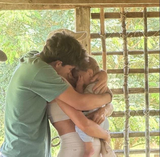 Бенджамин Брэди, 16-летний сын бразильской звезды, написал: «Ты лучшая! Я люблю твою заботу. Сегодня твой день, и я хочу быть только с тобой».