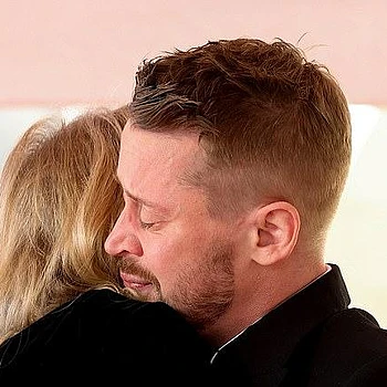 Звезда «Один дома» Маколей Калкин рассказал о «незавершённых делах» с покойной Кэтрин О’Хара
