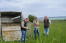 Врачи сообщили Джереми Кларксону тревожные новости о его здоровье после госпитализации: первый взгляд на предстоящий пятый сезон «Фермы Кларксона»