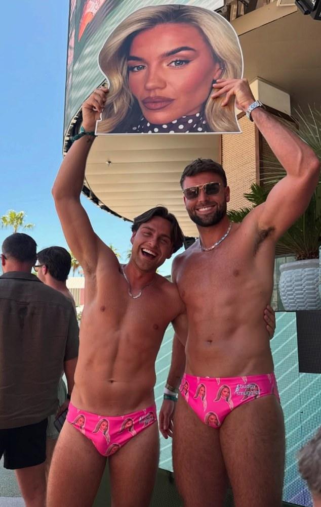 Кейси с Love Island подарил жениху Тому на мальчишник в Вегасе откровенные плавки с лицом его невесты Молли.