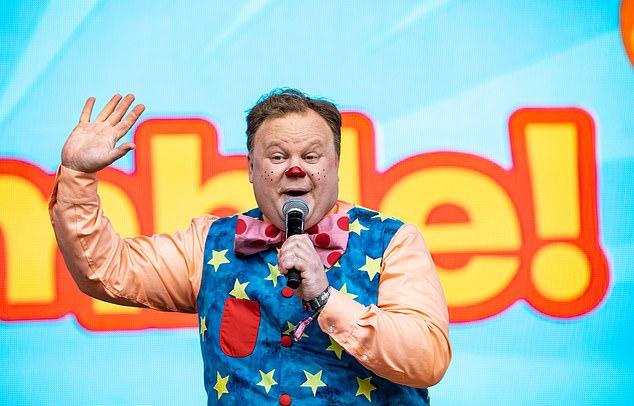 Звезды шоу "Something Special", дуэт выступает по всей Великобритании, даря радость детям и семьям.