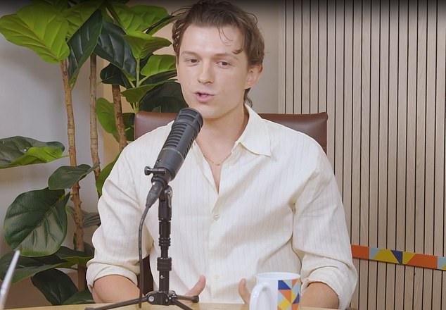 Том Холланд назвал трезвость «самым сложным испытанием» и признался, что на пике своей зависимости мог «выпить весь гостиничный мини-бар за одну ночь»