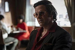 Марк Уолберг приковывает взгляды радикальным преображением для своего нового мафиозного фильма «Любыми средствами»