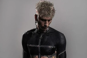 Экстремальные татуировки Machine Gun Kelly нанесли вред его здоровью
