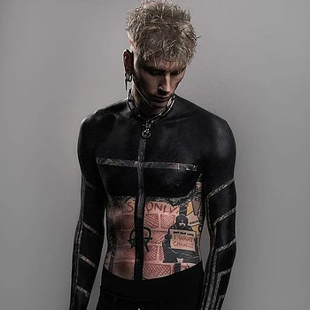 Экстремальные татуировки Machine Gun Kelly имели высокую цену