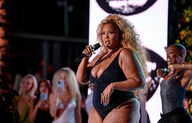 Lizzo обрушилась на критиков после провала ее «камбэк-альбома»