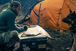 Брэд Питт предстал в совершенно новом образе для своего следующего фильма – суровой истории выживания «Сердце зверя»