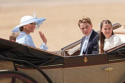 Кейт Миддлтон появилась на параде Trooping the Colour в субботу в пудрово-голубом наряде