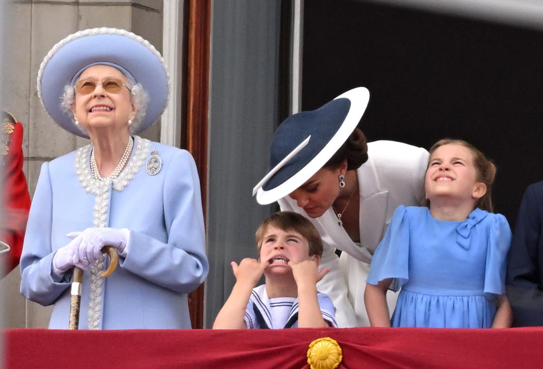 Принц Луи в очередной раз стал звездой парада Trooping the Colour в субботу 2026 года