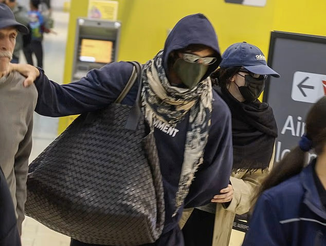Маскировка не удалась: дорогие аксессуары выдали Джейкоба Элорди и Кендалл Дженнер в аэропорту Австралии