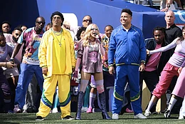 Ролики, Маппеты и война эго: почему первое Halftime Show на ЧМ-2026 обернулось провалом и при чём тут ссора Мадонны с Бибером
