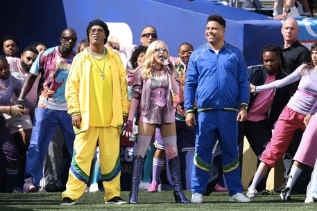 Ролики, Маппеты и война эго: почему первое Halftime Show на ЧМ-2026 обернулось провалом и при чём тут ссора Мадонны с Бибером