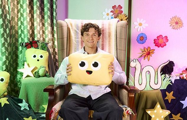 Том Холланд станет новой звездой «Сказок на ночь» CBeebies в пятницу, в преддверии выхода его нового фильма «Человек-паук: Совершенно новый день»