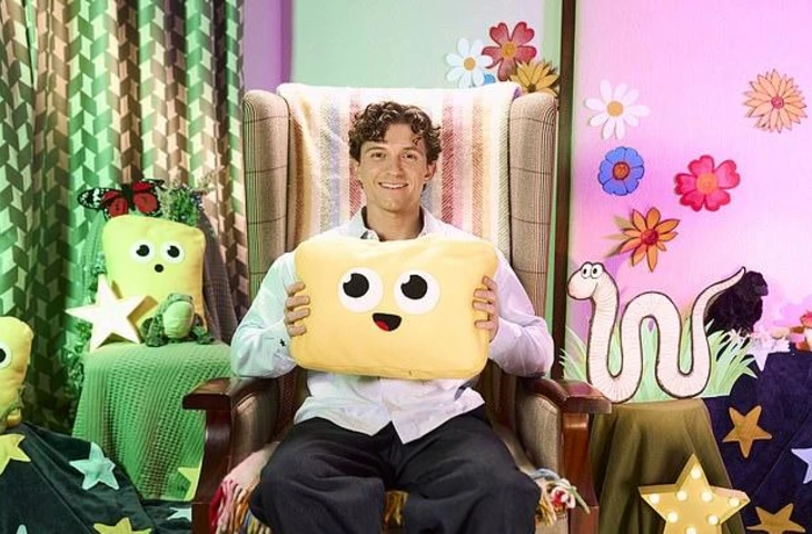 Том Холланд станет новой звездой «Сказок на ночь» CBeebies в пятницу, в преддверии выхода его нового фильма «Человек-паук: Совершенно новый день»