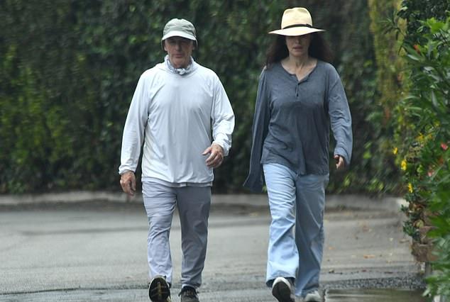 Голливудская пара: Редкий пример прочного брака знаменитостей на прогулке в Лос-Анджелесе