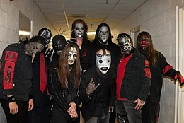 Гитарист Slipknot Джим Рут поделился загадочной запиской с фанатами после сообщений об увольнении его коллеги по группе Сида Уилсона из легендарной хэви-метал группы