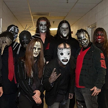 Гитарист Slipknot Джим Рут поделился загадочной запиской с фанатами после сообщений об увольнении его коллеги по группе Сида Уилсона из легендарной хэви-метал группы