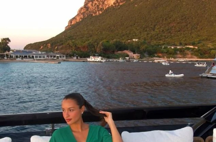 Жена Шарля Леклера Александра показала округлившийся живот