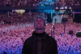 Первый трейлер документального фильма Disney «Oasis: Don’t Look Back In Anger»: Поцелуй примирения Лиама и Ноэла Галлахеров