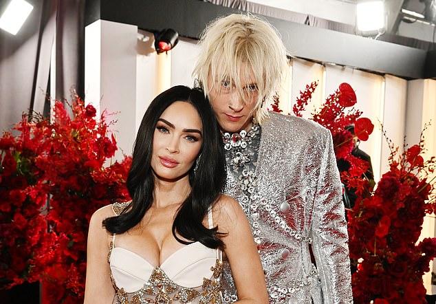 Machine Gun Kelly и Меган Фокс перевернули страницу своих «токсичных» отношений, наладив совместное воспитание, в то время как рэпер строит новые отношения с Дакотой Джонсон