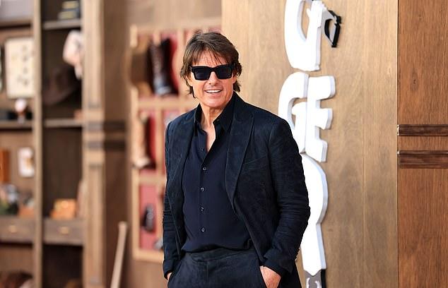 Tom Cruisewas every inch the Hollywood leading man as he arrived to the star-studded Los Angeles premiere of his new film Digger on Monday