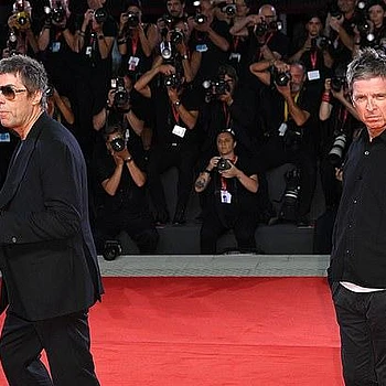 Объединительный тур Oasis «Live in 25» принёс каждому из братьев Галлахер около 100 миллионов фунтов стерлингов, и в следующем году должен состояться ещё один тур