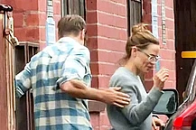 Дженнифер Гарнер и ее непубличный избранник Джон Миллер выглядели более влюбленными, чем когда-либо, когда их сфотографировали обнимающимися в День труда на этой неделе