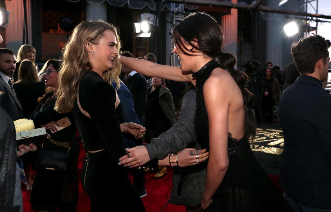 Кендалл Дженнер и Кара Делевинь на MTV Movie Awards 2016.