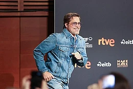 Брэд Питт на кинофестивале в Сан-Себастьяне в среду вдохновился образом своего альтер-эго из фильма «Однажды в Голливуде»