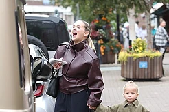 Молли-Мэй Хейг не могла сдержать смеха, когда дочь Бэмби попросила фотографов «сфотографировать меня» во время их пятничного обеда