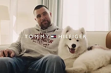 Собака Тейлор Свифт и Трэвиса Келси снялась в рекламе Tommy Hilfiger