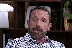 Бен Аффлек рассказал, что в подростковом возрасте его ограбили под угрозой ножа, а нападавший позже совершил убийство