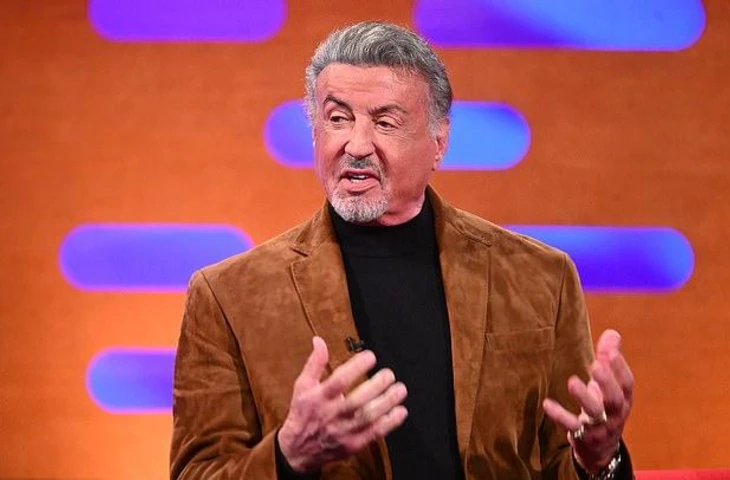 Сильвестр Сталлоне утверждал, что пытался выкупить свой первый фильм о Рэмбо, чтобы «сжечь его», потому что картина была «настолько ужасна»