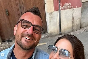 Лиза Сноудон подтвердила расставание с женихом Джорджем Смартом после 12 лет отношений, заявив, что они ‘отдалились друг от друга’