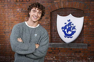 Blue Peter объявляет путешественника Лео Олссона своим 45-м ведущим, который дебютирует в шоу групповым прыжком с парашютом с высоты 4000 футов