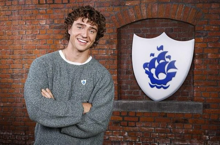 Blue Peter объявляет путешественника Лео Олссона своим 45-м ведущим, который дебютирует в шоу групповым прыжком с парашютом с высоты 4000 футов