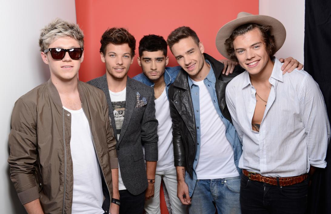 Участники One Direction: Найл Хоран, Луи Томлинсон, Зейн Малик, Лиам Пейн и Гарри Стайлс позируют для портрета.