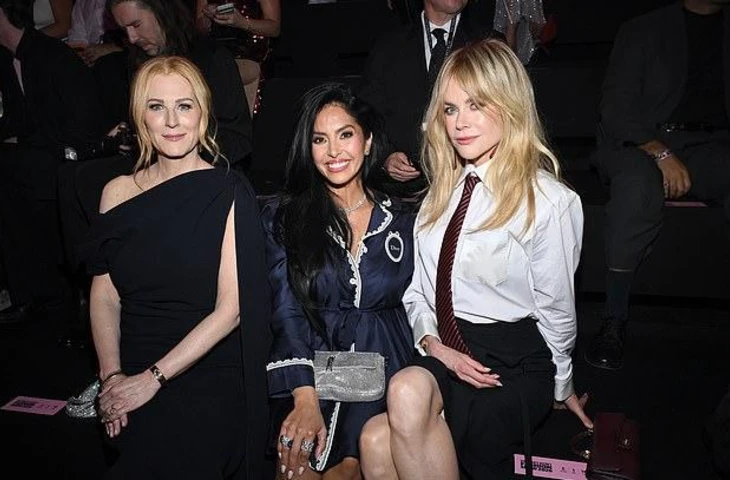 Николь Кидман выглядела стильно, посетив показ мод Victoria’s Secret в студии Sony Pictures в Калвер-Сити, Калифорния, в воскресенье