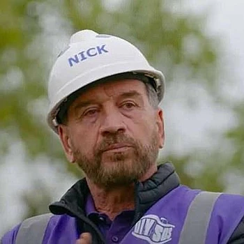 Ник Ноулз выразил «разочарование» в связи с закрытием шоу DIY SOS после 26 лет в эфире в рамках широко разрекламированного плана BBC по экономии £500 млн