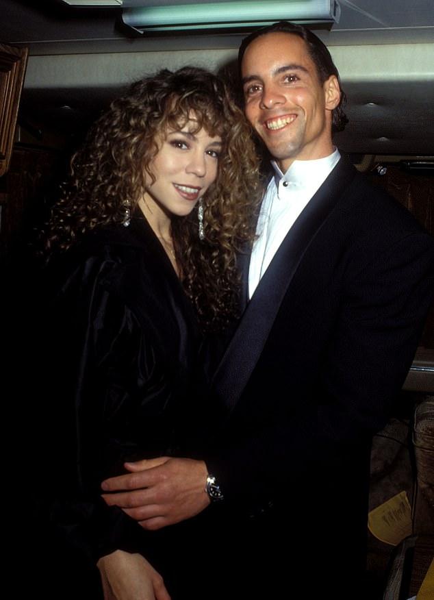 На American Music Awards в Лос-Анджелесе в 1991 году певица с братом (или сестрой).